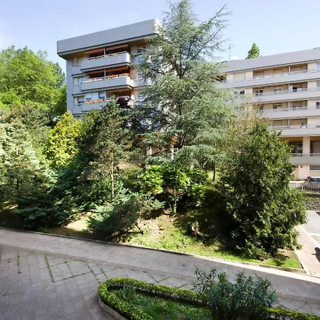 Sereno Refugio En Barrio Residencial *