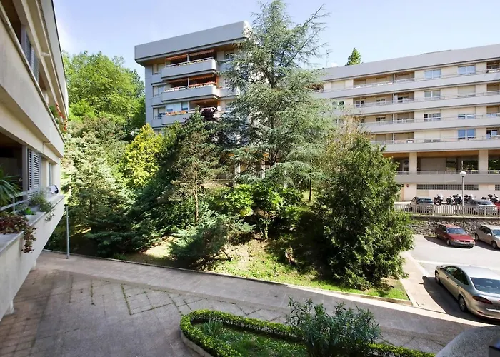 Sereno Refugio En Barrio Residencial *